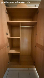 1 Kinderschrank - Selbstabholung in Lyss. Zustand gebraucht, Gebrauchsspuren beim Holz, Stabilität sehr gut.

Muss abgeholt werden.

Material Massivholz

Breite 90 cm
Tiefe 55 cm
Höhe 181 - 190.5 cm