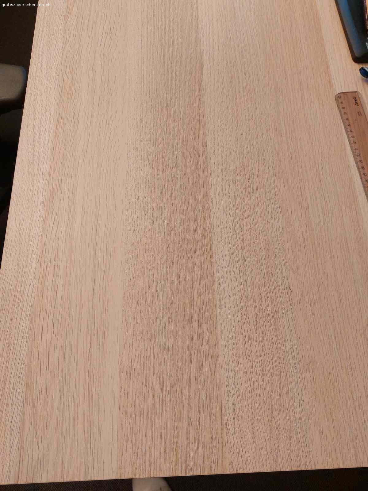 Gratis: 1 oder 2 IKEA Bürotische 160 x 80 cm. Gratis abzugeben:

1 oder zwei Ikea-Bürotische, Platte mit Nachgeahmter Holzmaserung und abschraubbare Tischbeine

Neuwertig

Masse: 160 x 80 cm, Höhe 74 cm, Füsse können leicht an Bodenunebenheiten angepasst werden durch Schrauben.

Tischbeine sind bereits abgeschraubt.
Abzuholen nach Vereinbarung