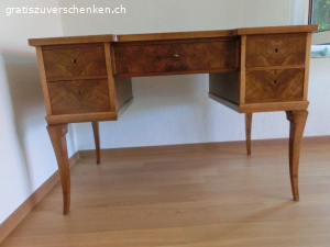 2 antike Tische Biedermeier Nussbaumholz