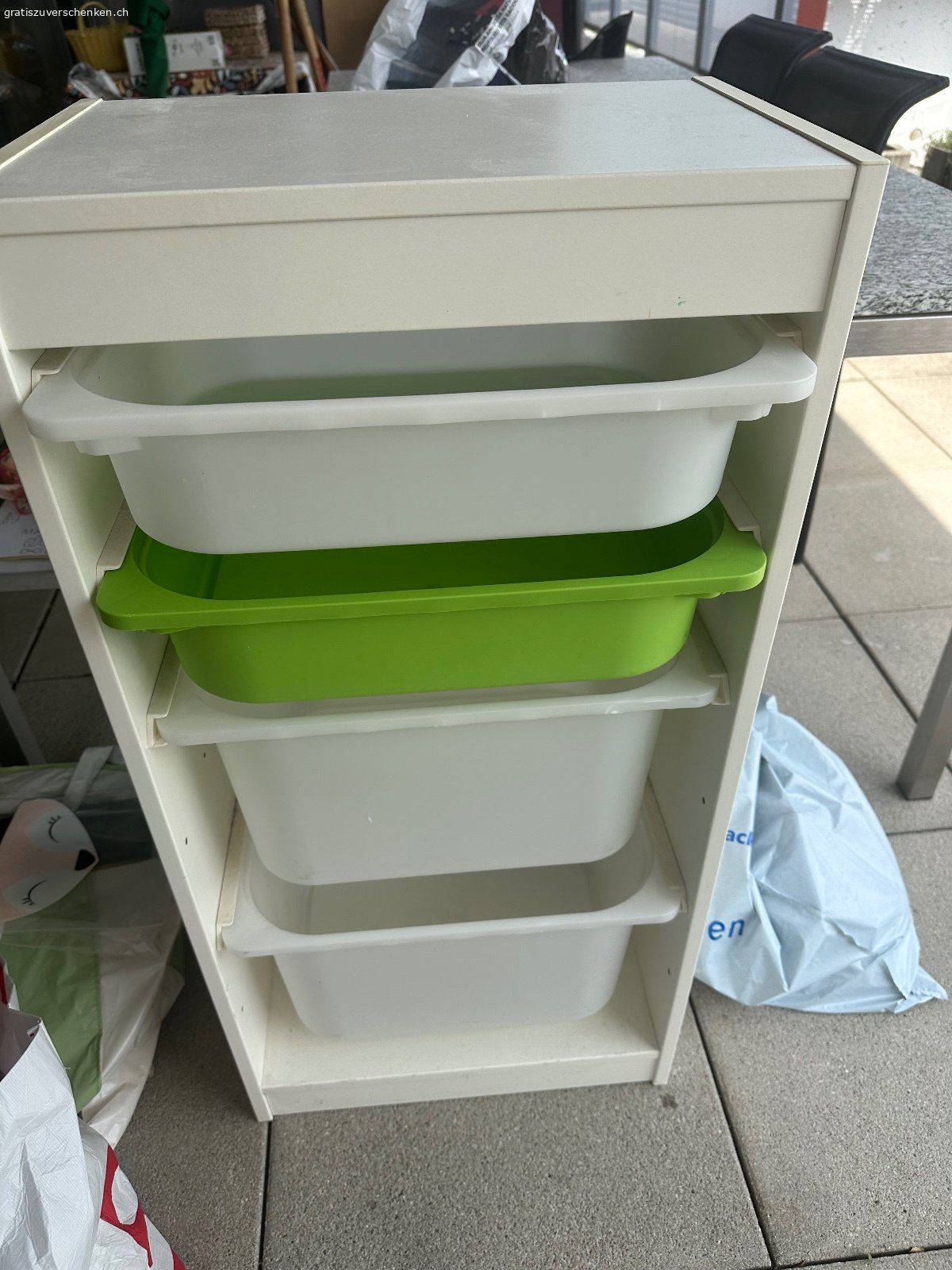 2 ikea-Möbel in Wettingen abzuholen. Eines 94, 68, 42
Eines 94
