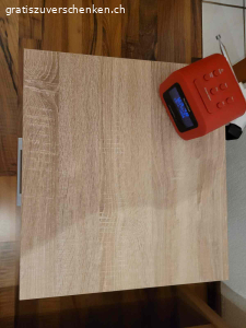 2 Nachttische. 2 Nachttische zu verschenken sind unterschiedlich.
L x B x H  41 x 37,5 x 38
L x B x H  37,5 x 35 x 38