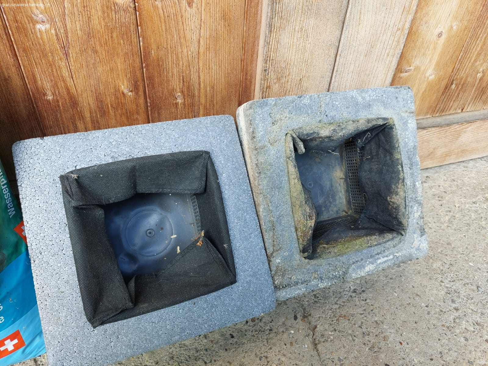 2 Schwimm Pflanz Körbe Teich. 2 Schwimm Pflanz Körbe für den Teich.

Können auch ohne Styropor benutzt werden für auf dem Boden des Teichs

KEIN VERSAND