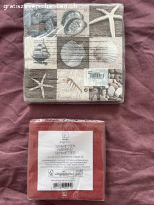 2 Servietten. Beide ungeöffnet.

25x25 und 33x33cm gross

Wird bei Übernahme der Versandkosten auch gerne verschickt. :) Twint möglich.