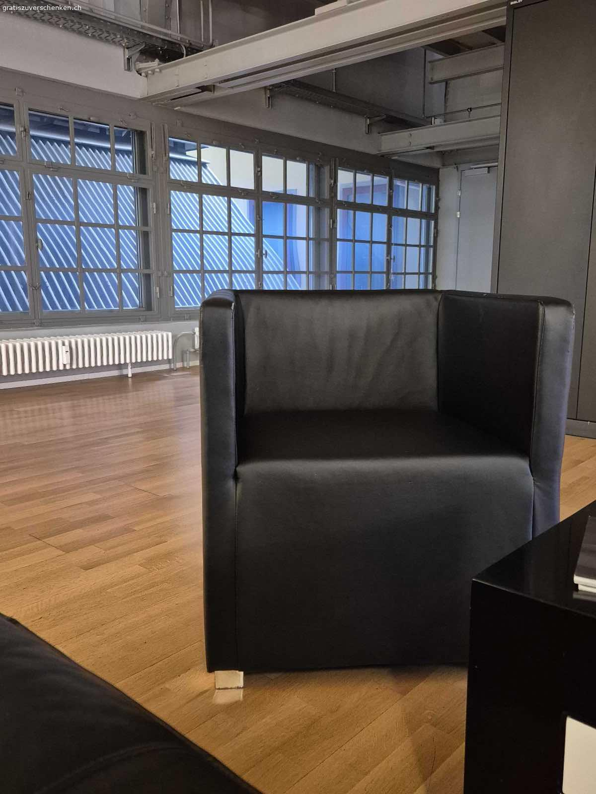 2 Sessel. Gratis abzugeben: 2 Kunstledersessel

Wir verschenken zwei Kunstledersessel. Beide sind verkratzt, aber noch stabil und ideal zum Neubeziehen, für den Garten oder den Toolshed. Wer Interesse hat, kann sie gerne abholen.

Bei Interesse einfach melden!