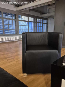 2 Sessel. Gratis abzugeben: 2 Kunstledersessel

Wir verschenken zwei Kunstledersessel. Beide sind verkratzt, aber noch stabil und ideal zum Neubeziehen, für den Garten oder den Toolshed. Wer Interesse hat, kann sie gerne abholen.

Bei Interesse einfach melden!