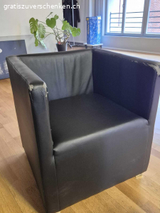 2 Sessel. Gratis abzugeben: 2 Kunstledersessel

Wir verschenken zwei Kunstledersessel. Beide sind verkratzt, aber noch stabil und ideal zum Neubeziehen, für den Garten oder den Toolshed. Wer Interesse hat, kann sie gerne abholen.

Bei Interesse einfach melden!