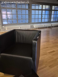 2 Sessel. Gratis abzugeben: 2 Kunstledersessel

Wir verschenken zwei Kunstledersessel. Beide sind verkratzt, aber noch stabil und ideal zum Neubeziehen, für den Garten oder den Toolshed. Wer Interesse hat, kann sie gerne abholen.

Bei Interesse einfach melden!