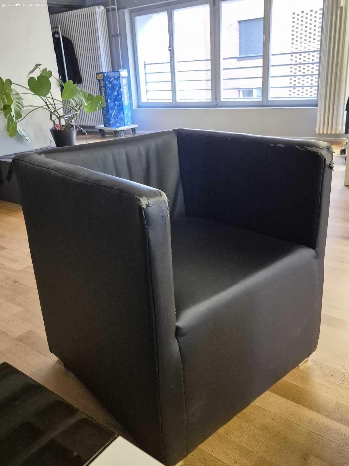 2 Sessel. Gratis abzugeben: 2 Kunstledersessel

Wir verschenken zwei Kunstledersessel. Beide sind verkratzt, aber noch stabil und ideal zum Neubeziehen, für den Garten oder den Toolshed. Wer Interesse hat, kann sie gerne abholen.

Bei Interesse einfach melden!