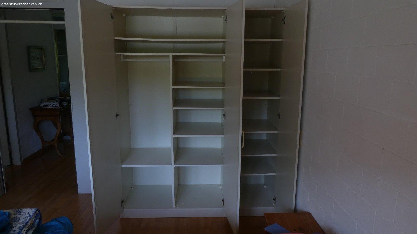3-fach Schrank. Dieser 3-fach Schrank eignet sich bestens zur Aufbewahrung im Kellerabteil. Er kann auch als 2-fach Schrank (B: 102.6) oder als 1er Schrank (B: 52.4) aufgestellt werden.
Masse: B:153.0; H:194.5; T:56.5 cm
10 schmale (B:48.5; T:53) und 2 breite Tablare (B:99; T:53), 1 Kleiderstange