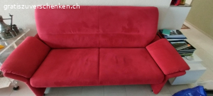 3er, 2er Sofa und Sessel. Sofas und passender TV Sessel zu verschenken. Material Alcantara. Aus Katze Haushalt. Hat Gebrauchsspuren jedoch sehr bequem.
Kann auch besichtigt werden. Termin mach Absprache.