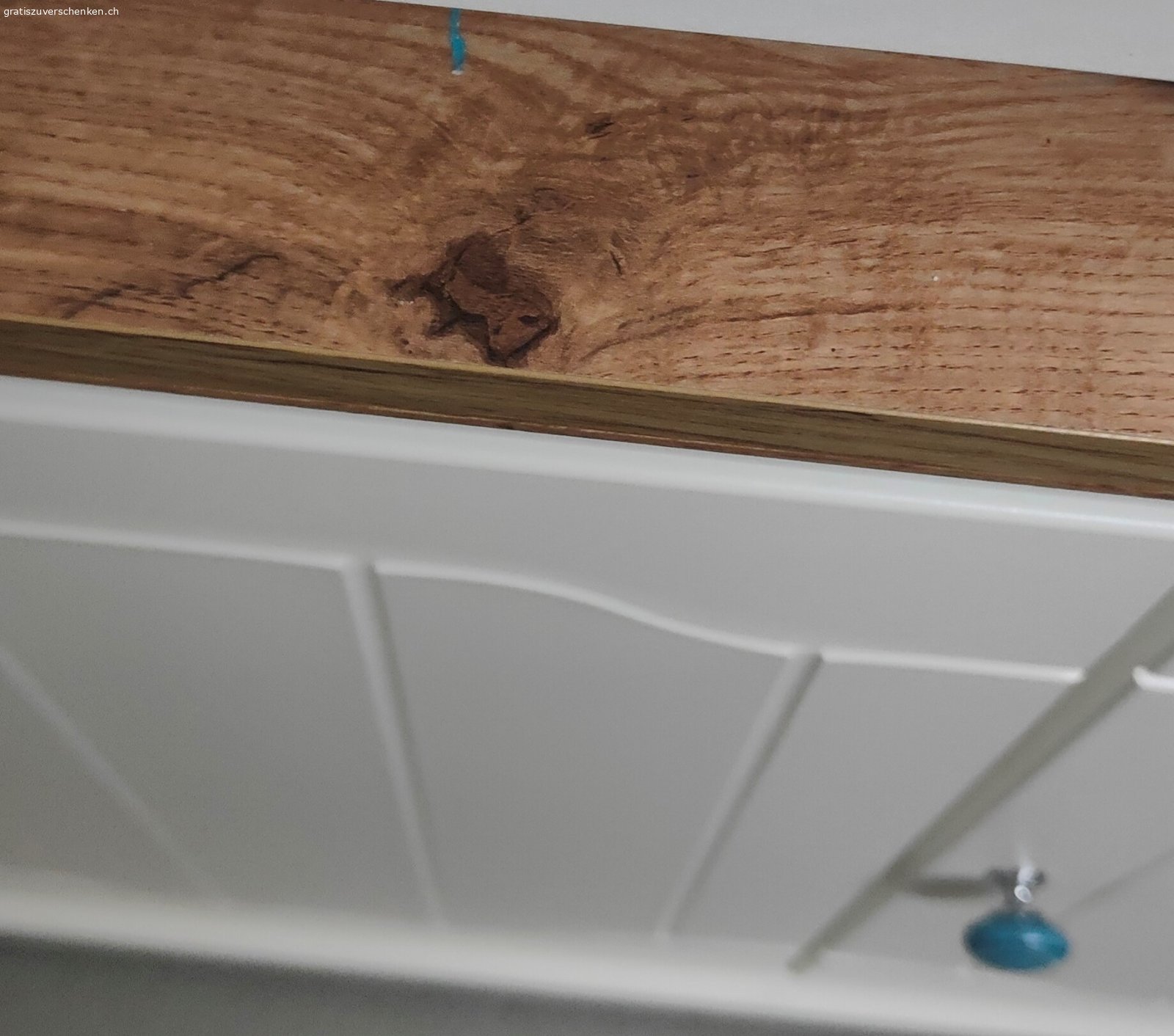 3er Garnitur Landhausstil. diese ganzen mit wenig gebrauchsspuren versehene 3er Kombination aus Kommoden und Nachttisch wegen Nichtgebrauch abzugeben..

Masse:

L 53 H 45 b T 45 cm
L 101 H 54.5 T 45 cm
L 145 H 80 T 44 cm