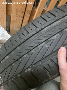 4 Kompletträder (Mitsubishi). ​Ich verschenke 4 Kompletträder auf Stahlfelgen von einem älteren Mitsubishi. Die Räder wurden jahrelang trocken im Keller gelagert. Wichtige Infos:
​Marke: Goodyear Duragrip
​Grösse: 165/65 R14 79T
​Zustand: Die Reifen sind alt (Jahrgang 2009, DOT 3809) und haben Altersrisse im Gummi.
​Verwendung: Nur noch als Standräder, für Bastler oder wegen der Stahlfelgen (nicht mehr für den Strassenverkehr!).
​Abholung: Müssen in Effretikon abgeholt werden. Gratis abzugeben, keine Garantie oder Rücknahme.