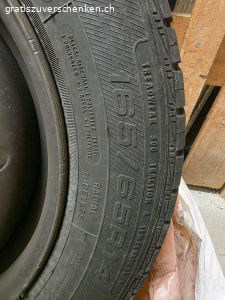 4 Kompletträder (Mitsubishi). ​Ich verschenke 4 Kompletträder auf Stahlfelgen von einem älteren Mitsubishi. Die Räder wurden jahrelang trocken im Keller gelagert. Wichtige Infos:
​Marke: Goodyear Duragrip
​Grösse: 165/65 R14 79T
​Zustand: Die Reifen sind alt (Jahrgang 2009, DOT 3809) und haben Altersrisse im Gummi.
​Verwendung: Nur noch als Standräder, für Bastler oder wegen der Stahlfelgen (nicht mehr für den Strassenverkehr!).
​Abholung: Müssen in Effretikon abgeholt werden. Gratis abzugeben, keine Garantie oder Rücknahme.