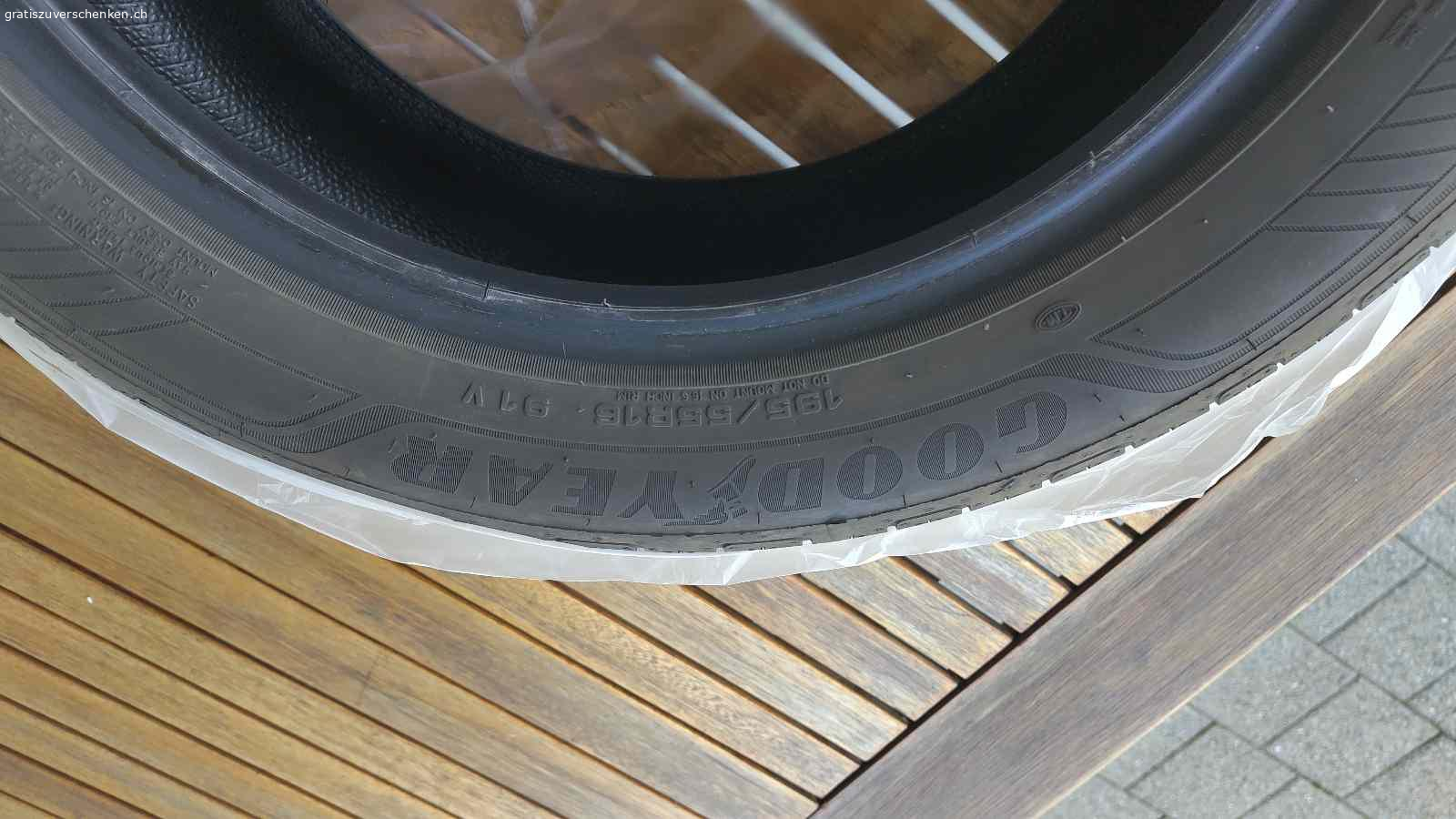 4 X Sommerpneus 195/ 55 R16 91V (ohne Felgen). Von einem Fiat 500e. Ca. 10000km. Profil tiefe: 5-5,5mm