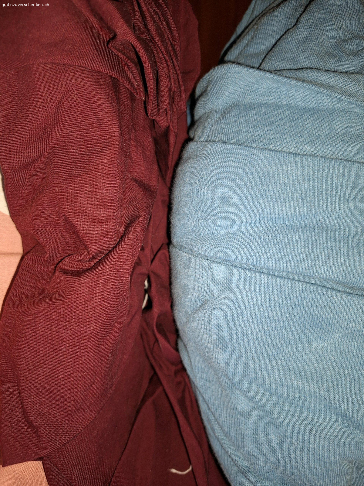 6 Sets Bettwäsche. Alle sind Masse 140× 200 
Zu jedem Deckenbezug je 1-2 Kissenbezüge. 3 Sets davon sind Kinderbettwäsche. 3 Normal. aber alle gleich gross.
alle 100% Baumwolle, frisch gewaschen. dazu noch 2 Matratzenbezüge. Bitte Whatsapp oder SMS