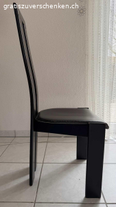 6 Stühle gratis - Selbstabholung in Lyss. Zustand gebraucht, Gebrauchsspuren beim Holz und Leder, Stabilität sehr gut

Muss abgeholt werden.

Anzahl 6
Material	       Leder
Lederart	       Echtleder
Farbe	               schwarz
Stilart	              Classic
Montageart   montiert
Material Füsse Holz
Meterial Lehne Holz
Farbe Füsse     schwarz
Farbe Lehne     schwarz
Breite (cm)	 44.4
Tiefe (cm)          46
Höhe (cm)         108