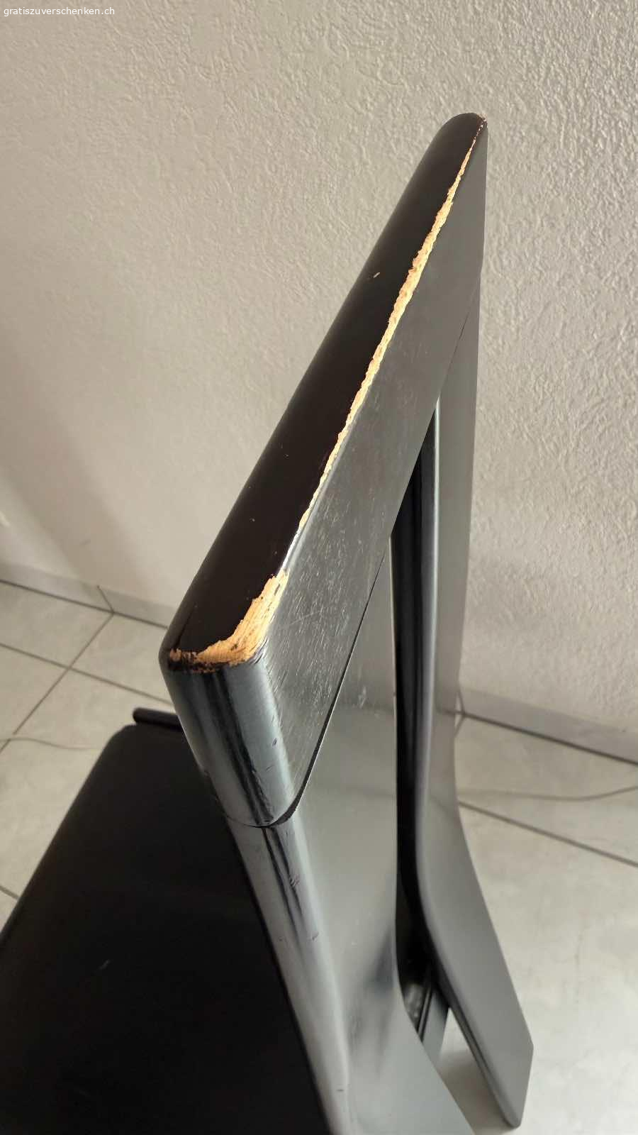 6 Stühle gratis - Selbstabholung in Lyss. Zustand gebraucht, Gebrauchsspuren beim Holz und Leder, Stabilität sehr gut

Muss abgeholt werden.

Anzahl 6
Material	       Leder
Lederart	       Echtleder
Farbe	               schwarz
Stilart	              Classic
Montageart   montiert
Material Füsse Holz
Meterial Lehne Holz
Farbe Füsse     schwarz
Farbe Lehne     schwarz
Breite (cm)	 44.4
Tiefe (cm)          46
Höhe (cm)         108