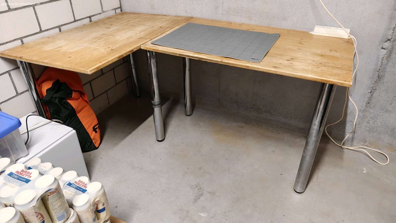 6 x Metallfüsse. stabile Metallfüsse für Bastel oder Schreibtisch.  Entweder mit Brettern oder ohne. In Mels SG abzuholen.