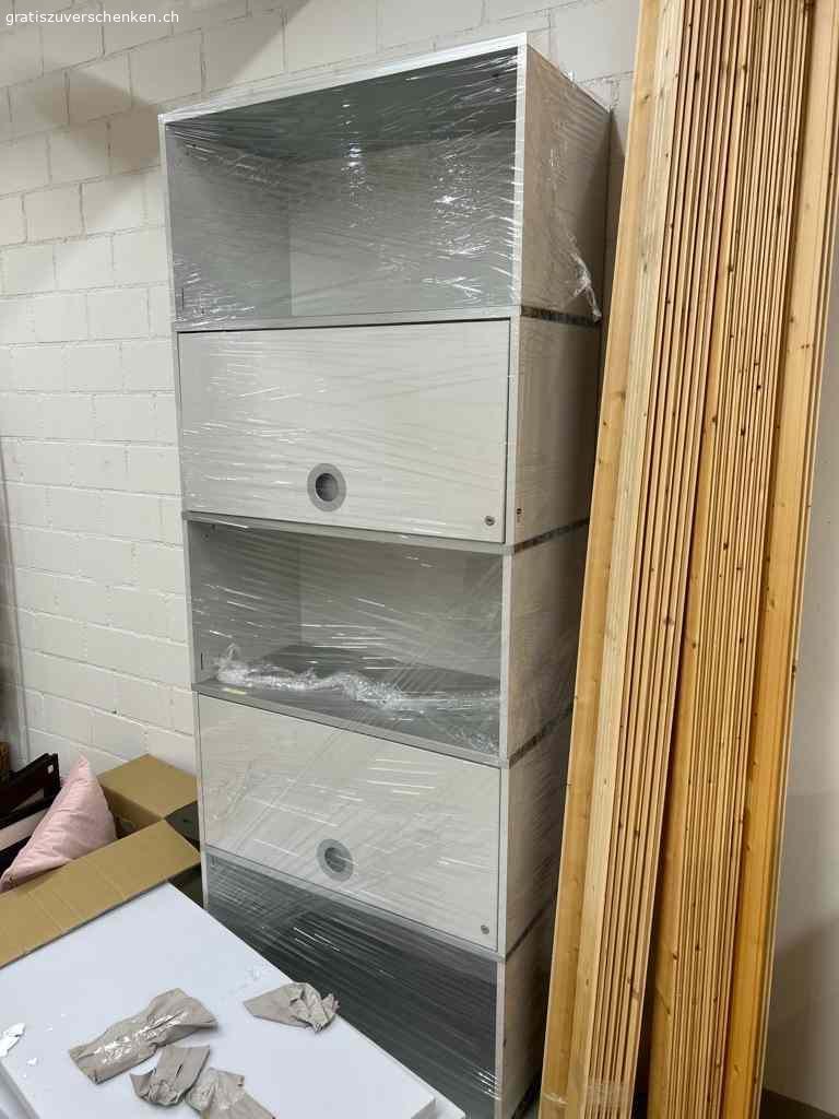 Aktenschrank. Nach einem Umzug noch transportfähig verpackt (siehe Bilder)