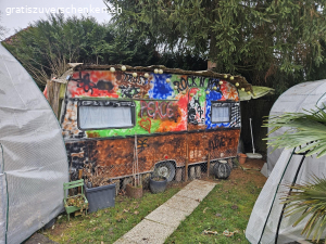 Alter Wohnwagen zu verschenken. Wohnwagen als Geräteschuppen, Stall für Kleintiere etc. zu verschenken (nicht mehr strassentauglich, muss aufgeladen und abgeholt werden). Ohne Inhalt