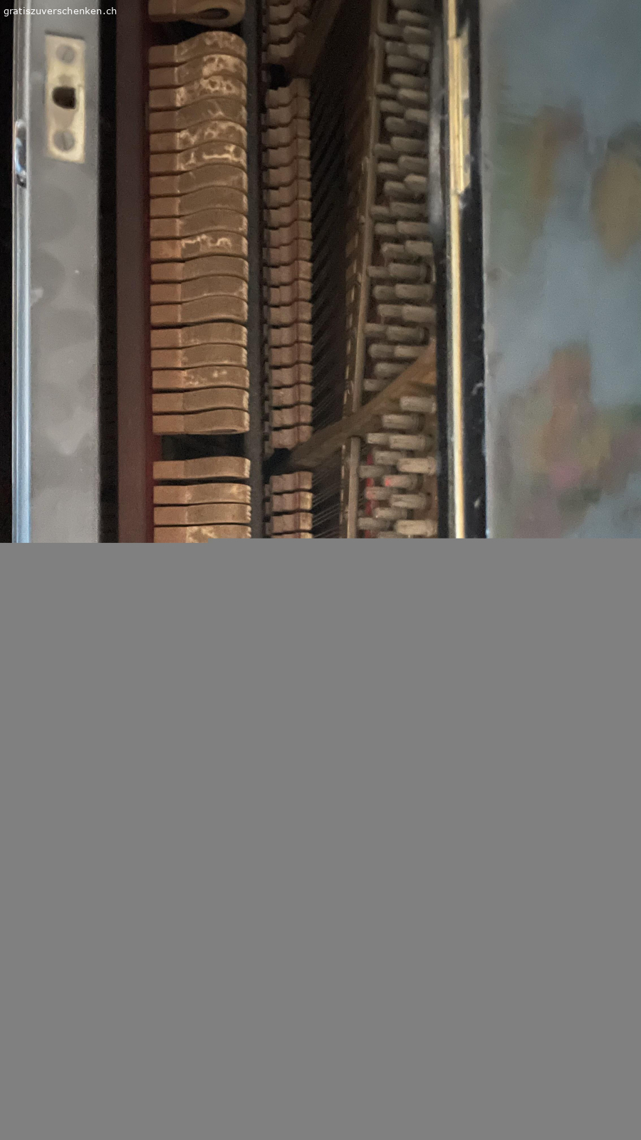 Altes schönes Klavier. Antikes Klavier zu verschenken
Funktioniert
Muss abgeholt werden