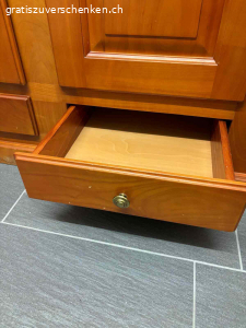 Antiker Schrank. Siehe Foto