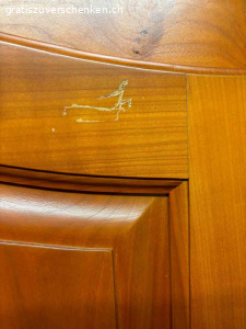 Antiker Schrank. Siehe Foto