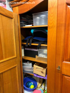 Antiker Schrank. Siehe Foto