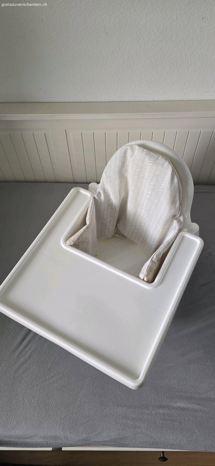 ANTILOP Kinderhochstuhl (ikea). ANTILOP Kinderhochstuhl mit Tablett, weiss/weiss
+
Stützkissen und -bezug
-
Ohne Gürtel 

fast neue wenige Gebrauchsspuren