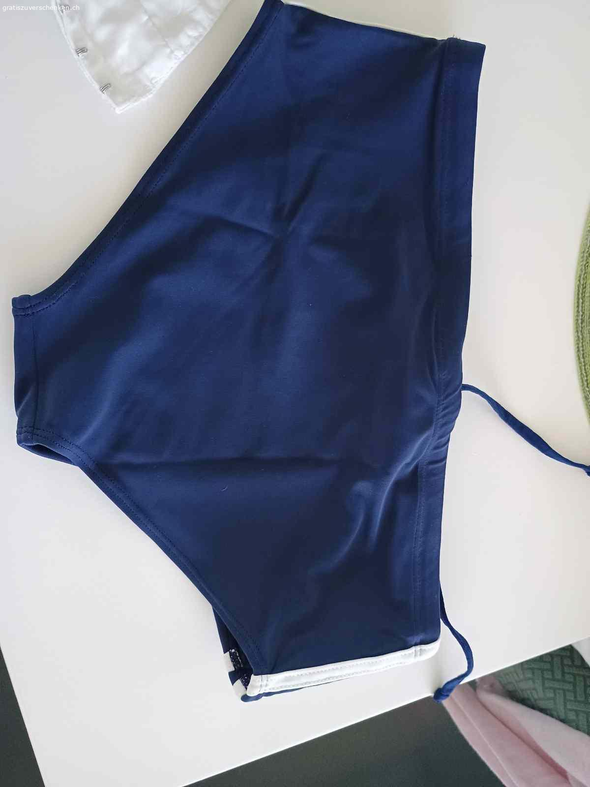 Badehose Adidas. Badehose Adidas
Nur 2 mal getragen