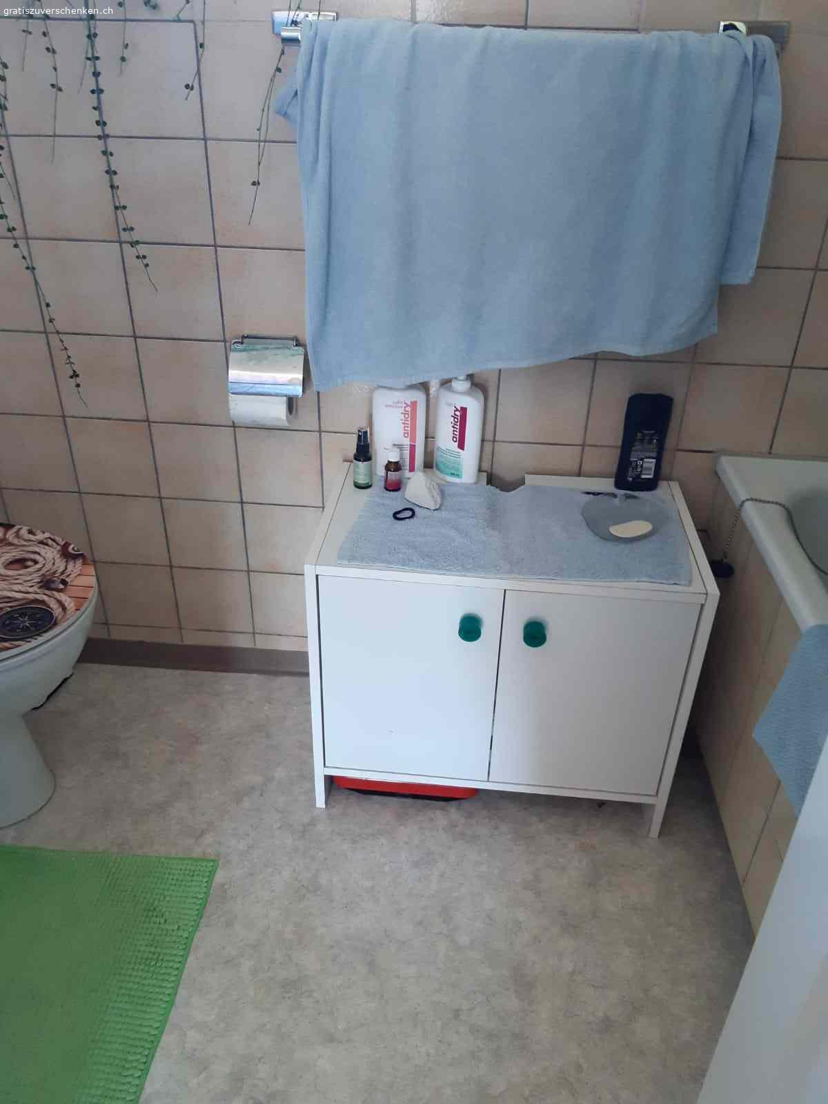 Badzimmer Möbel. Badzimmer Möbel.
Guter Zustand!
Gratis