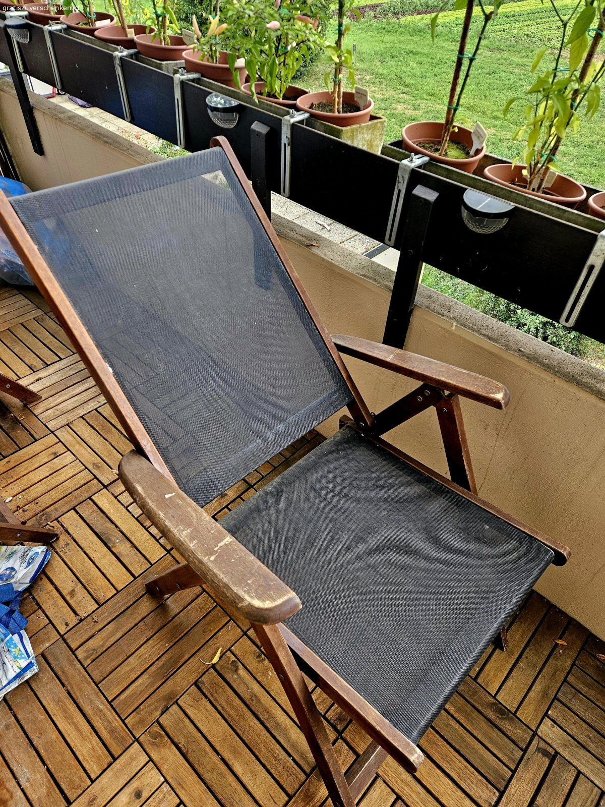 Balkonmöbel Massiv. Massive Balkonmöbel Holztusch mit Hochlehner inklusive Sitzpolster Gratis Abzugeben.Holz müsste mit Lasur aufgefrischt werden.Alles Intakt und ganz.Muss so schnell wie möglich abgeholt werden.