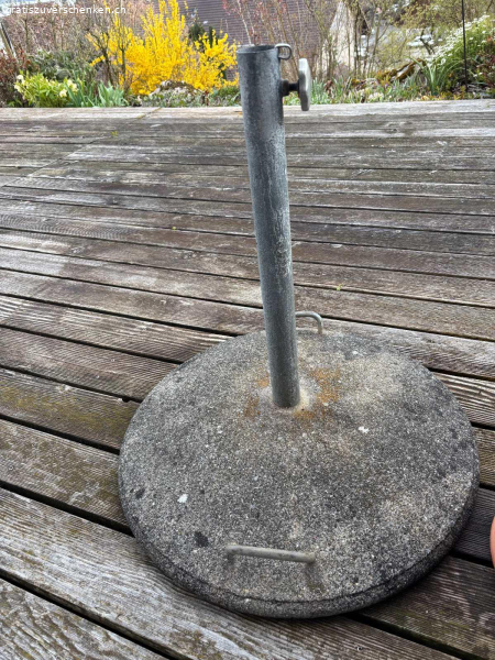 Betonsockel für Sonnenschirm