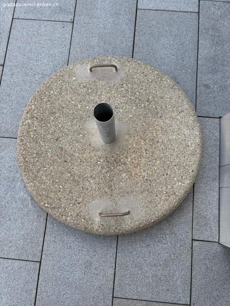 Betonsockel für Sonnenschirm