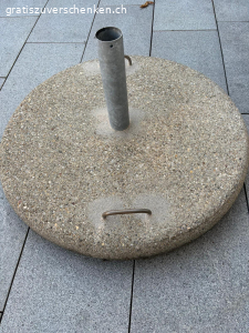 Betonsockel für Sonnenschirm