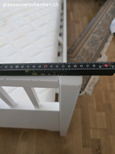 Bett inklusive Matratze und Decken