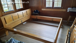 Bett massiv auf Wunsch mit gereinigt. massives Bett zu verschenken 180 ×200cm