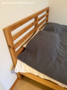 Bett (Matratze, Lattenrost und Gestell)