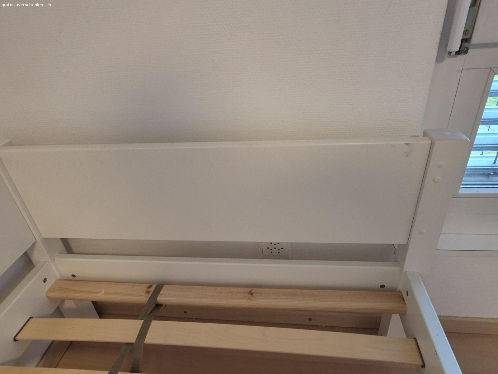 Bett mit 2x Schubladen. Bett mit Schubladen und lattenrost