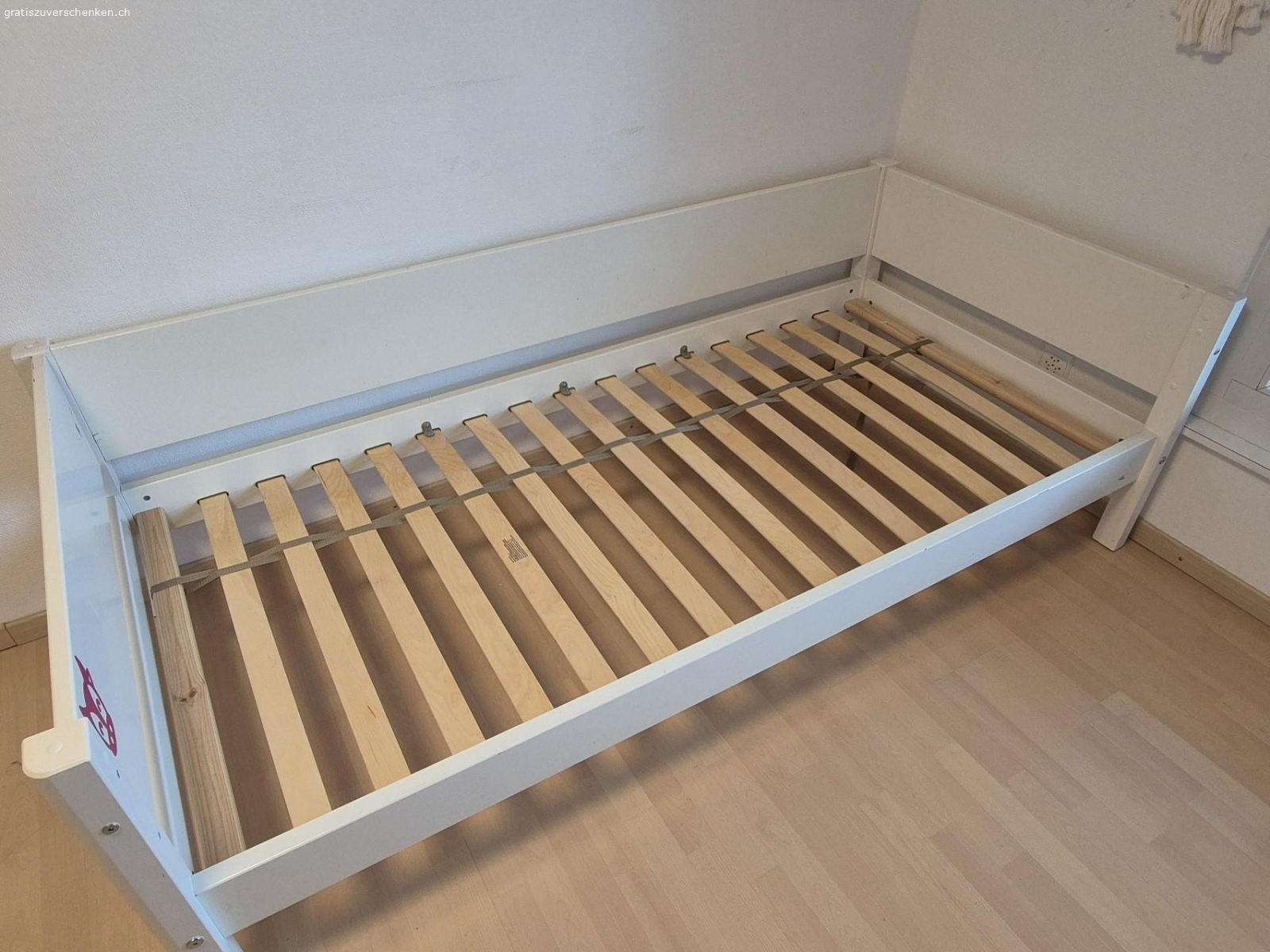 Bett mit 2x Schubladen. Bett mit Schubladen und lattenrost
