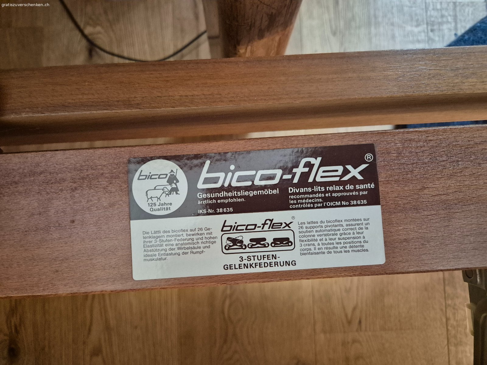 Bett mit Matratze und Lattenrost von Bico-flex.. Bett mit Matratze und Lattenrost von Bico-flex.

Masse: 90,5x204cm