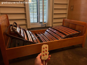 Bett mit Motor 180*90. Funktioniert, das Holzgestell kann auseinandergenommen werden.