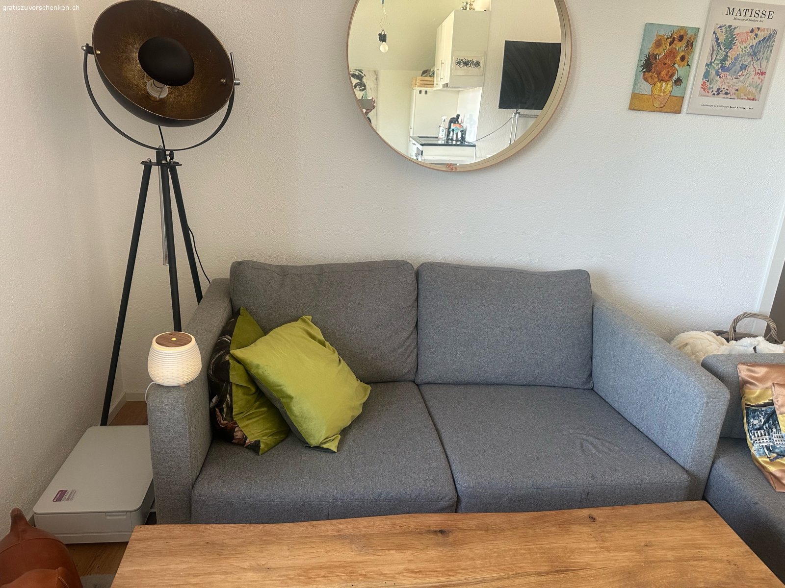 2xZweisitzer Couch in hellgrau. guter Zustand