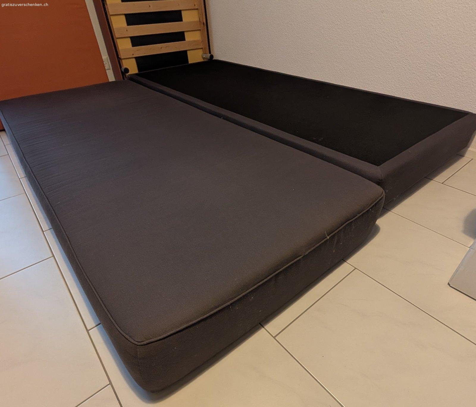 Betten verschenkenZwei Betten. 80cm x 200 cm. Wir verschenken zwei gut erhaltene Gästebetten wegen - Wohnungswechsels und akutem Platzmangel.
- Masse: Jeweils 80 cm x 200 cm
- Aufbau: Jedes Bett besteht aus einer Untermatratze und einer ObermatratzeFlexibel: 
- ollikofen
- _ Zustand: Wurden nur als Gästebetten genutzt
- Bedingung: Müssen dringend und so schnell wie möglich abgeholt werden
- Abholort: Zollikofen