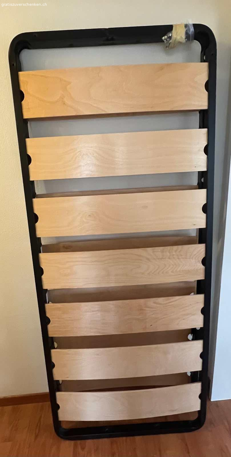 Bettgestell abzugeben. Bettgestell abzugeben