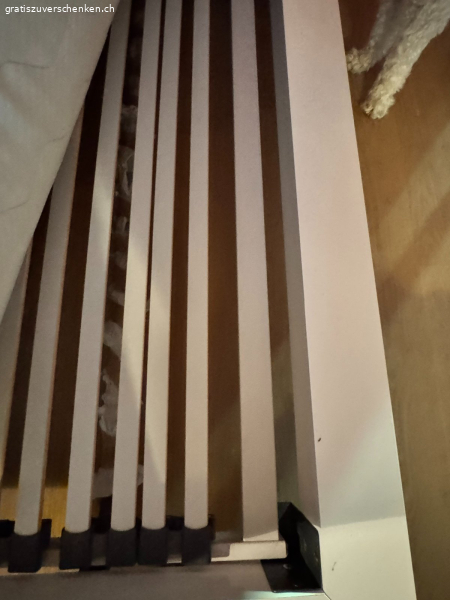 Bettrahmen mit Lattenrost 140 X 200  (ohne Matratze)
