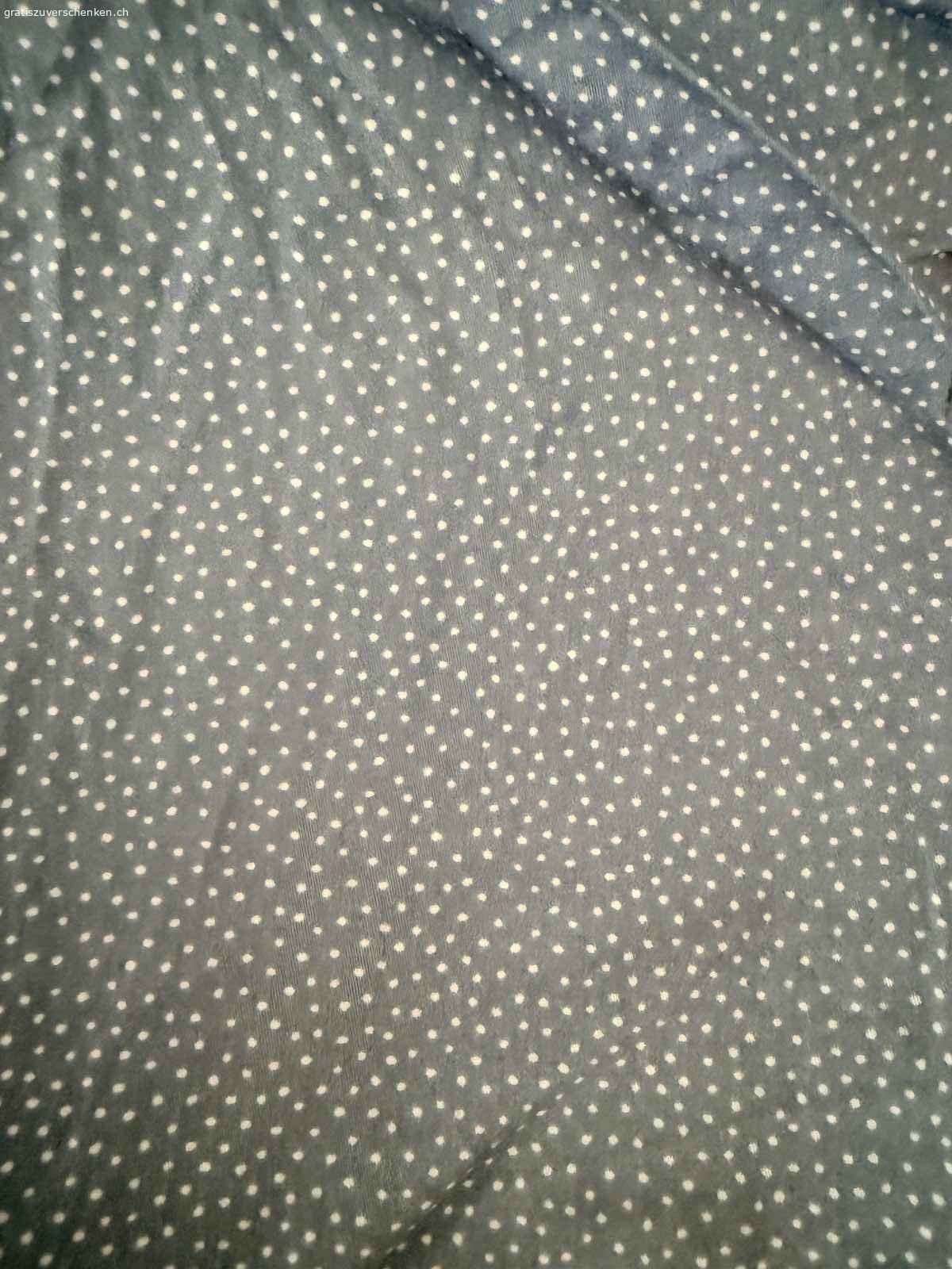 Bettwäsche Micasa blau. Bettwäsche-Set gebraucht, gut erhalten, gewaschen, nicht gebügelt

Farbe: Himmelblau mit weissen Punkten (blauer als auf dem Bild)

Grösse Decke: 200x220 cm

2 Kissen: 50x70 cm