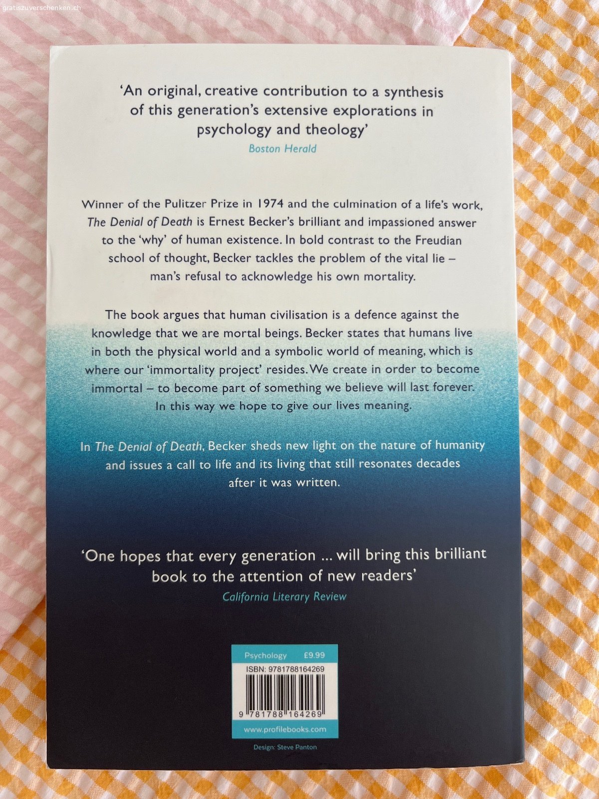 Buch The Denial of Death (EN). Anspruchsvolles englisches Buch über ein spannendes Thema. Anfangs teils Texte markiert oder Übersetzungen hineingeschrieben. 
Wird gegen Übernahme der Versandkosten gerne verschickt.
