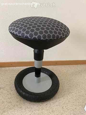 Büro Hocker höhenverstellbar, federnd. Sehr gut erhaltener Hocker Sitzfläche drehend Höhenverstellbar Wenig gebraucht - wie neu Beachten Sie auch meine weiteren Inserate

Abholung in 8047 Zürich