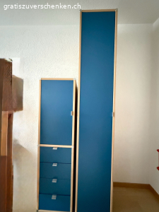 Büro-Möbel zu verschenken.